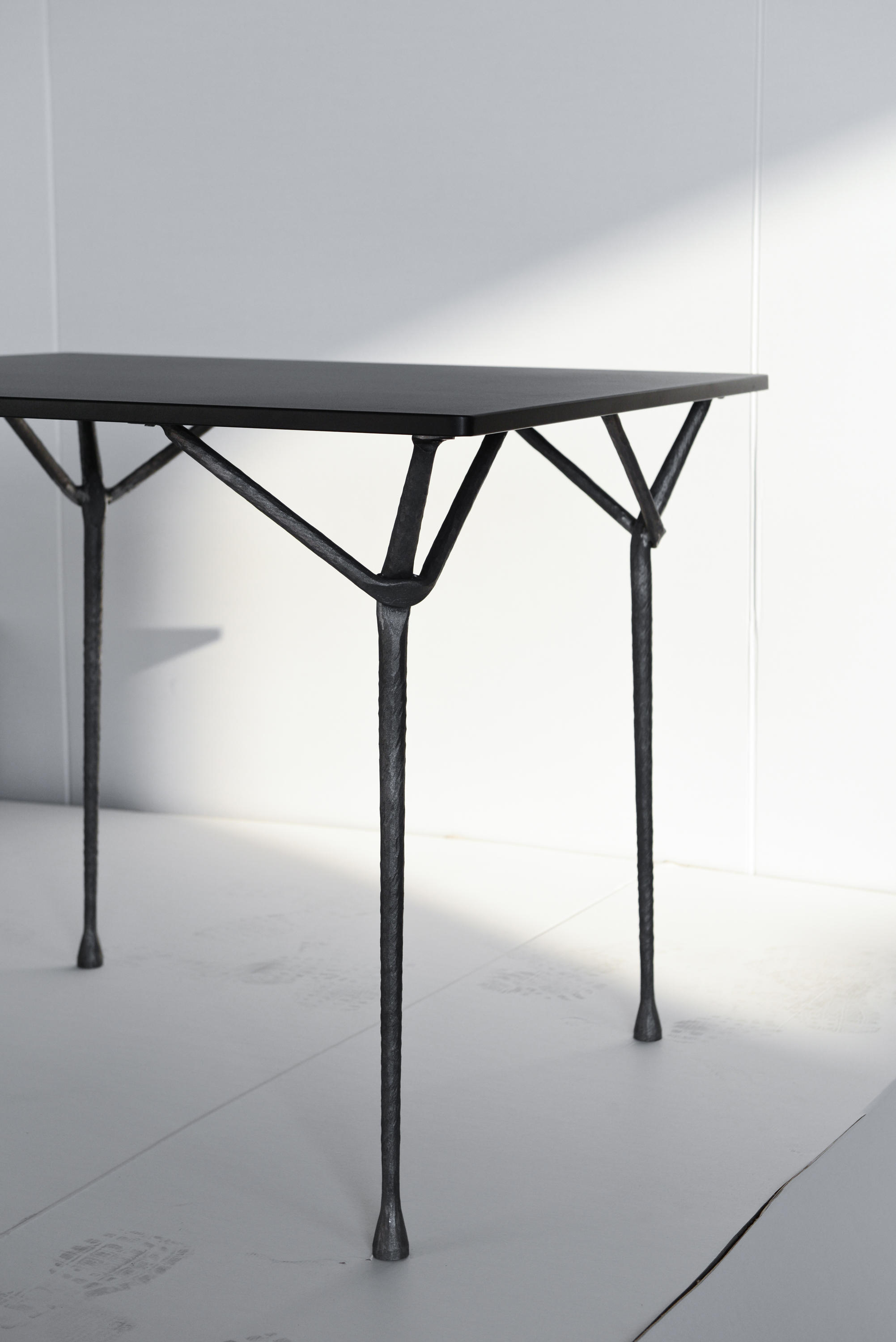 开云（中国） - 桌几|餐桌|办公家具|设计师家具|药房高脚台